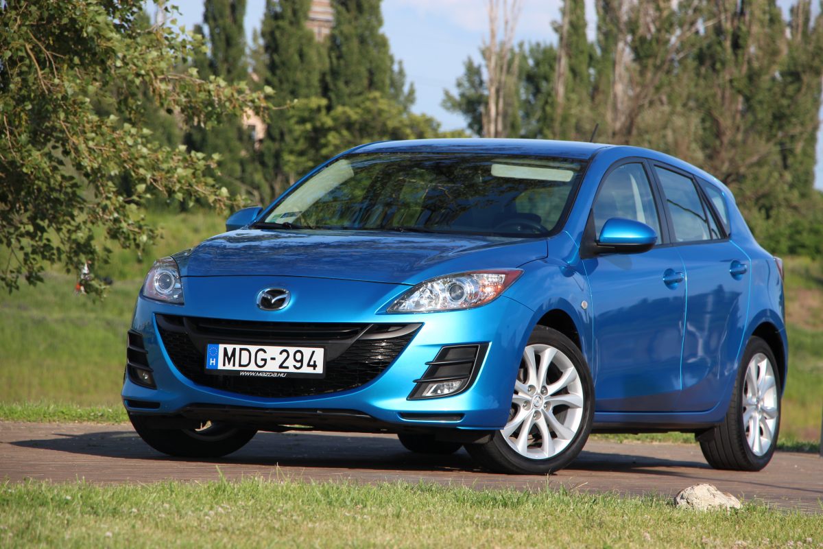 MAZDA 3