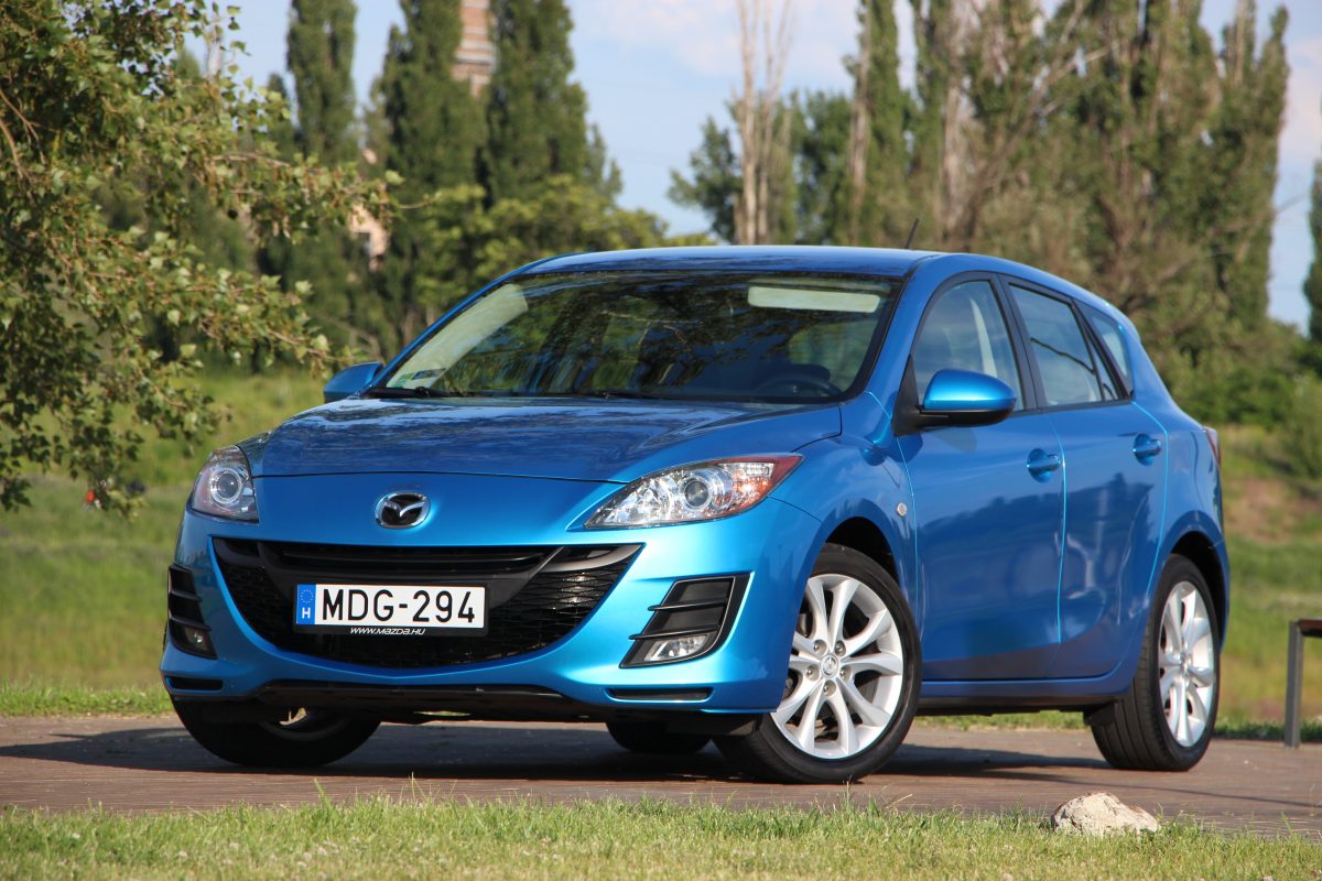 MAZDA 3