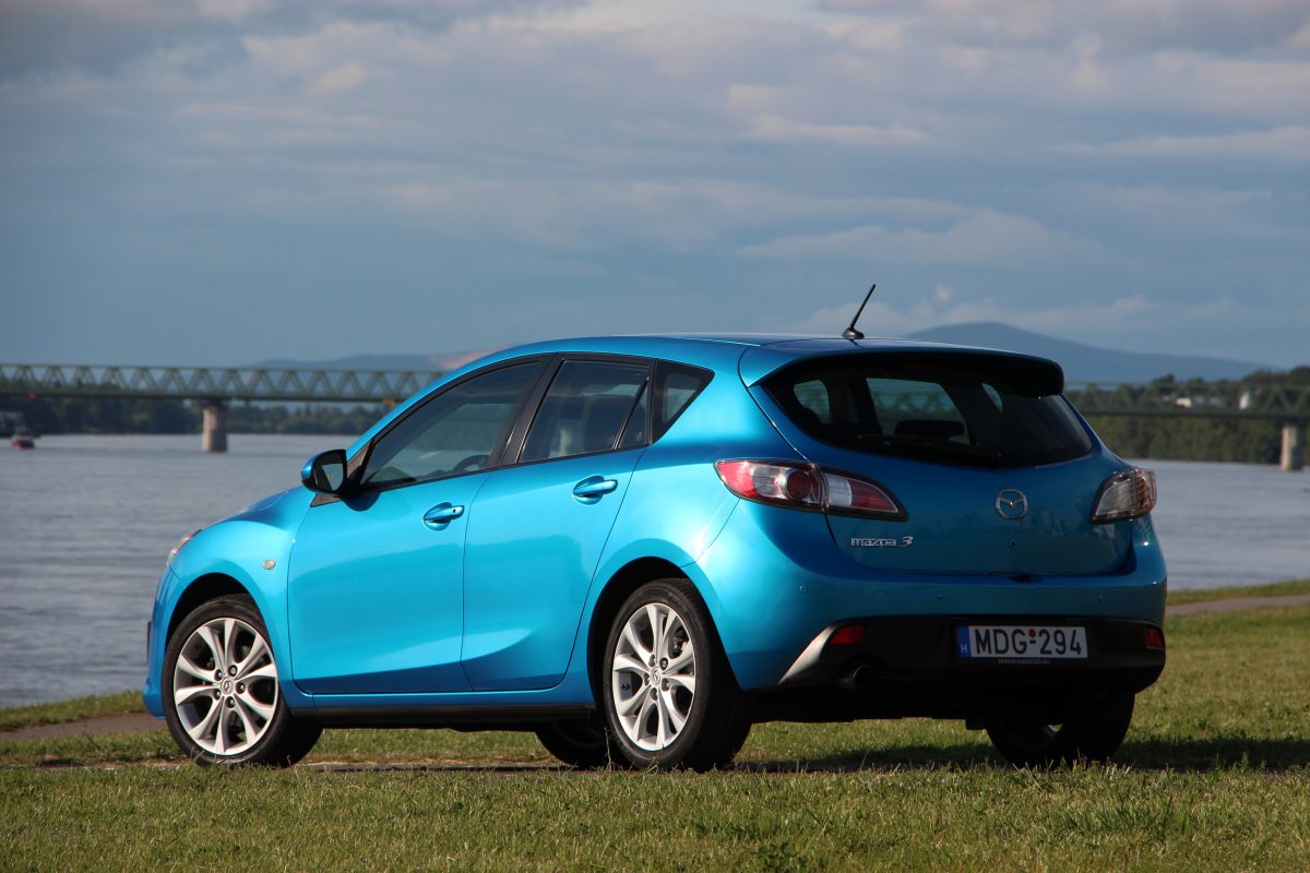 MAZDA 3