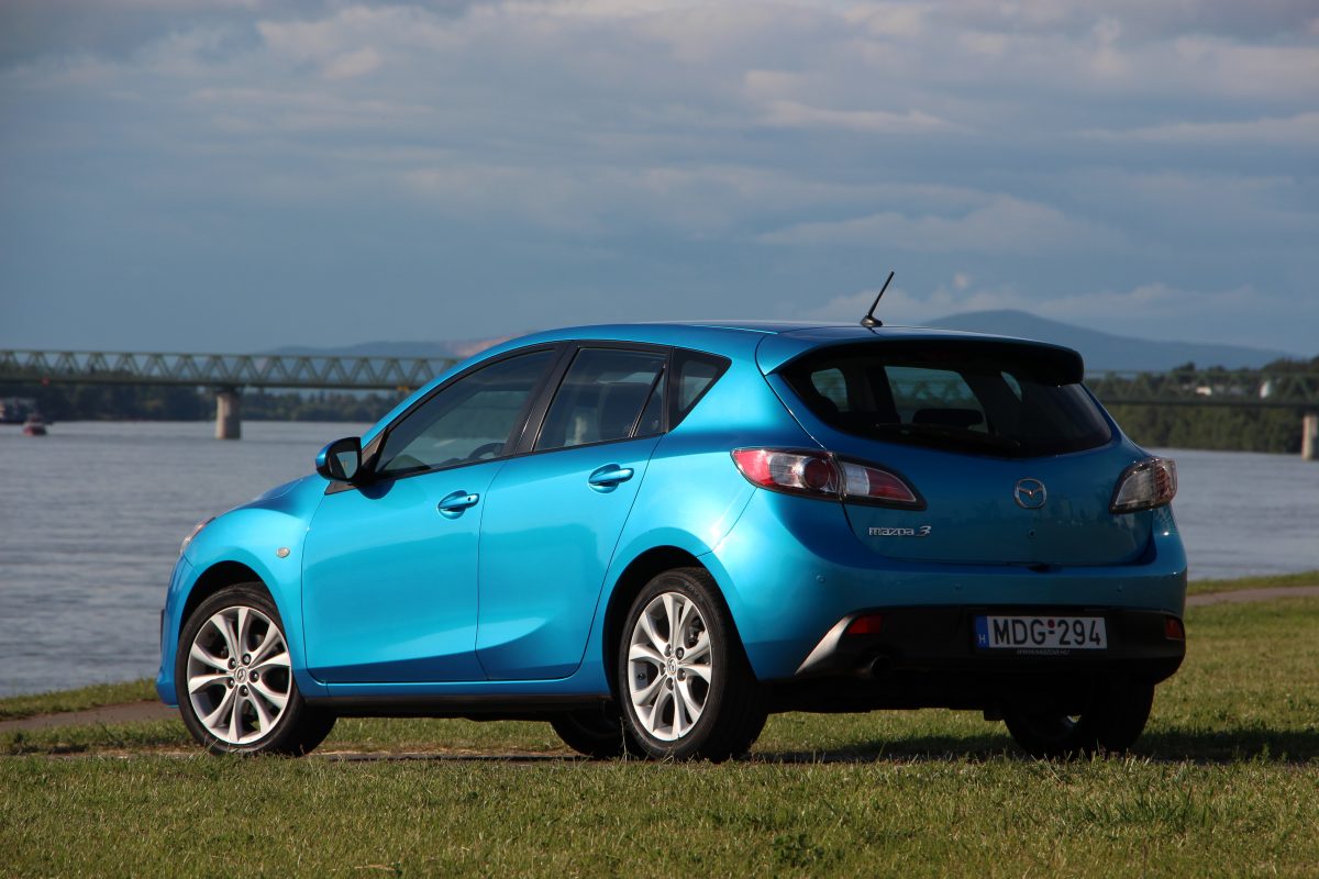 MAZDA 3