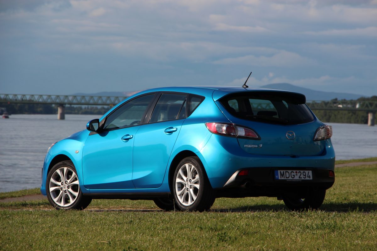 MAZDA 3