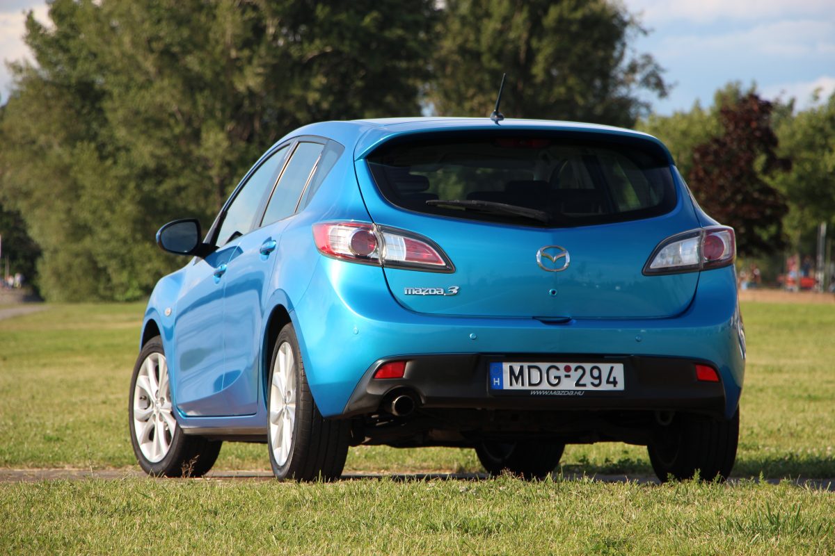 MAZDA 3