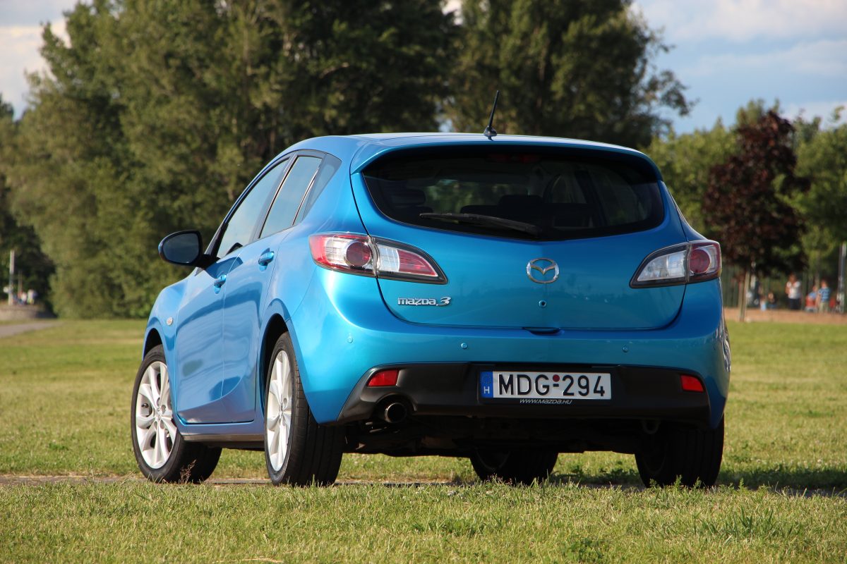 MAZDA 3