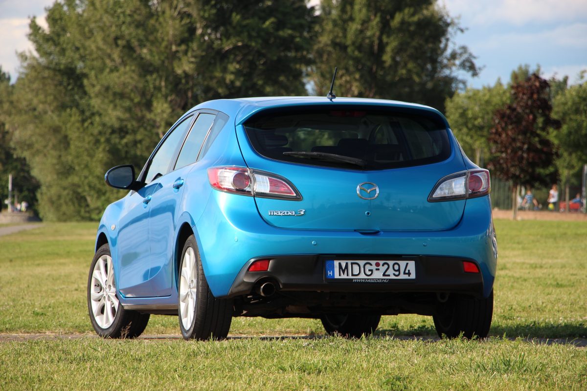 MAZDA 3