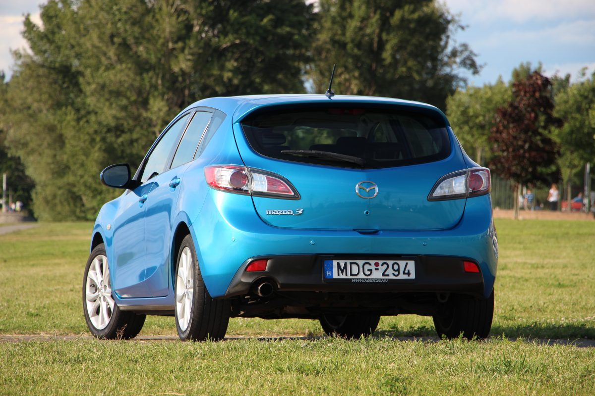 MAZDA 3