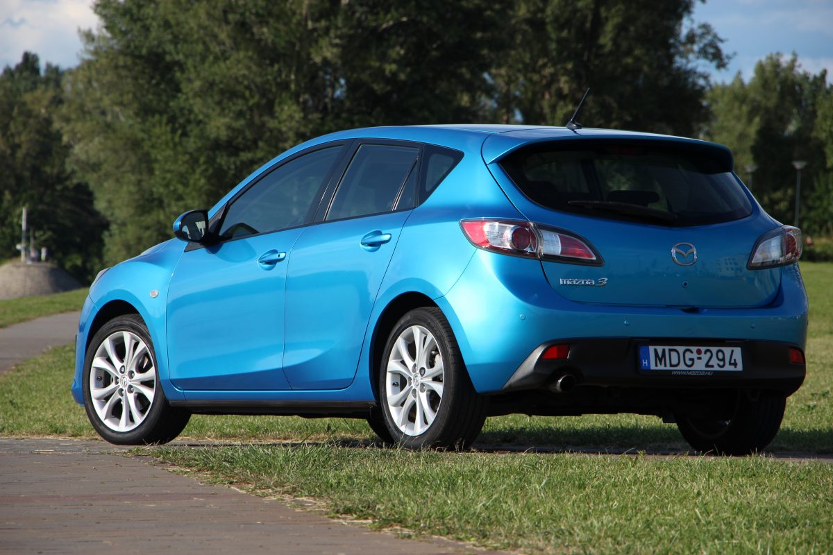MAZDA 3