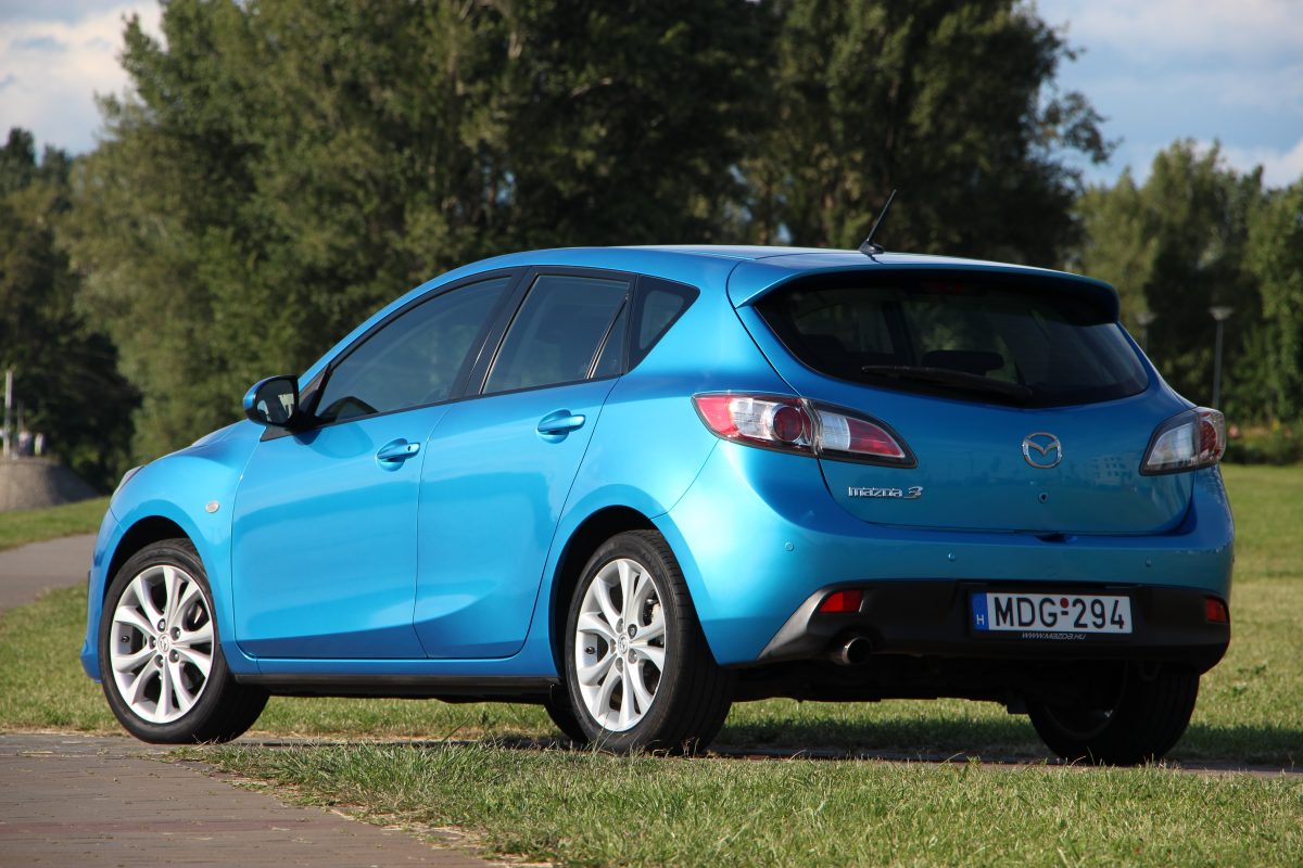 MAZDA 3