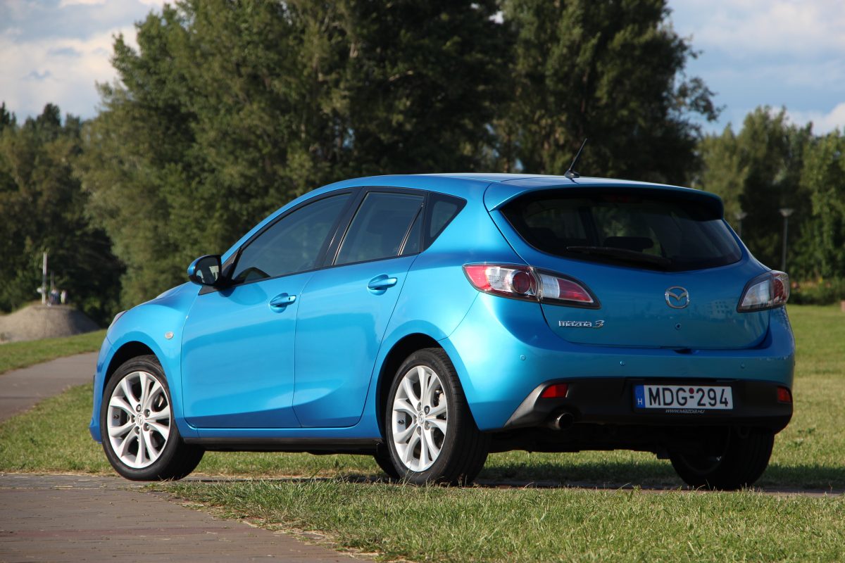 MAZDA 3