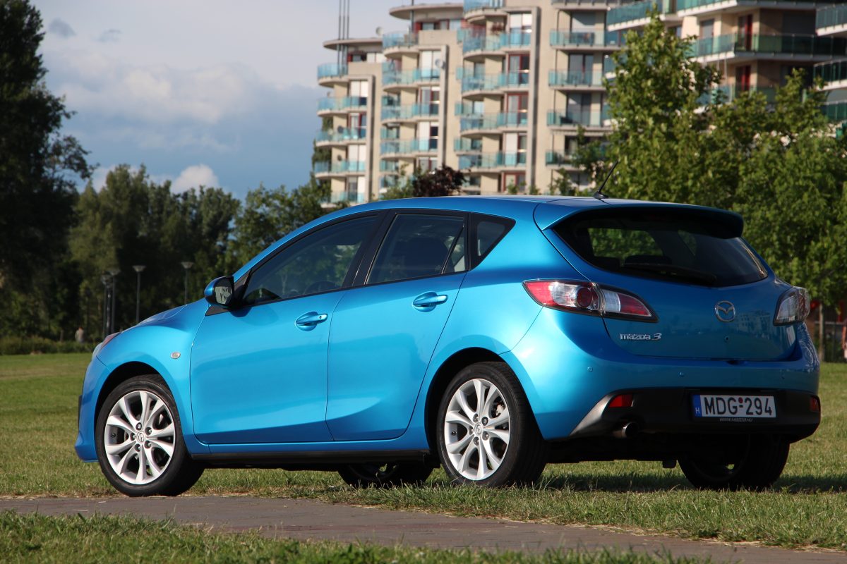 MAZDA 3