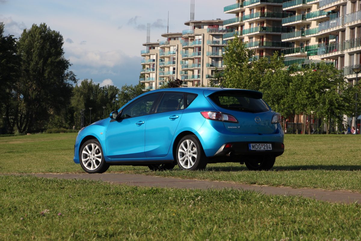 MAZDA 3