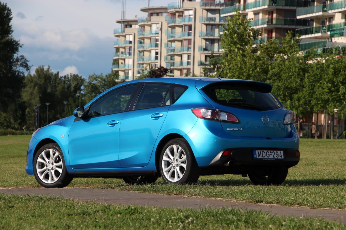 MAZDA 3