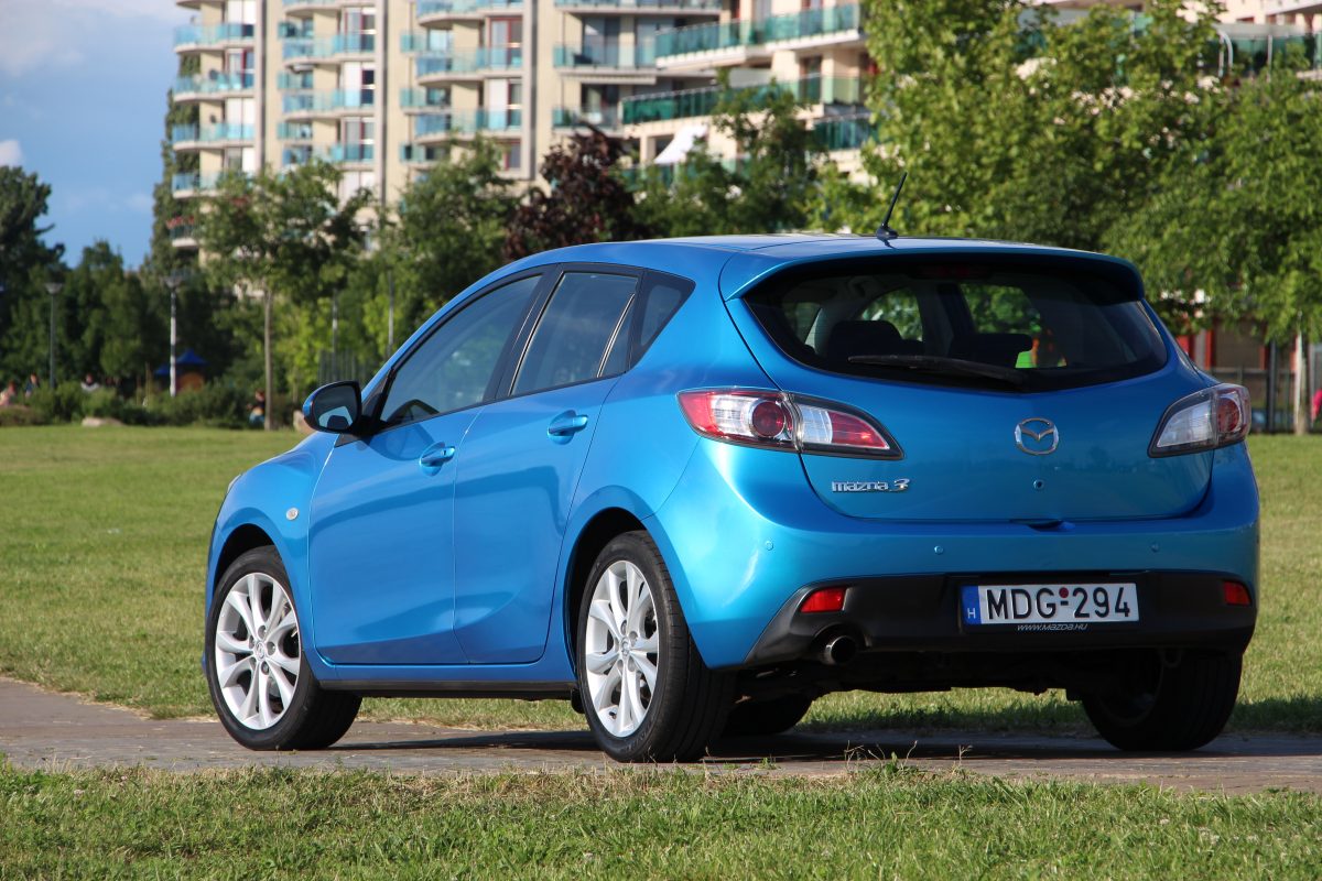 MAZDA 3