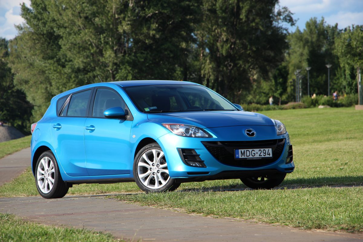 MAZDA 3
