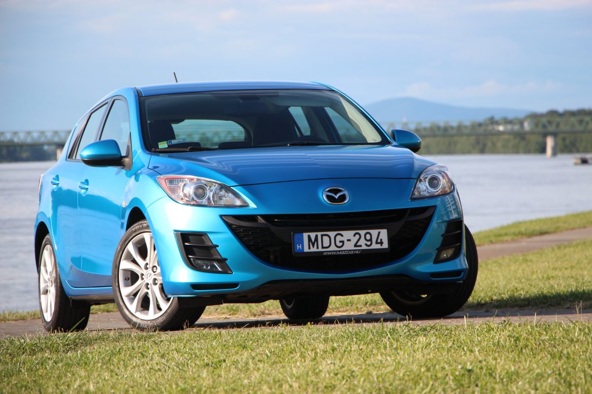 MAZDA 3