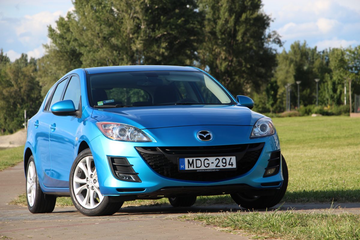 MAZDA 3