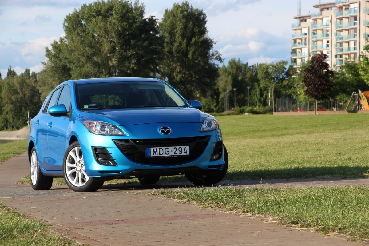 MAZDA 3
