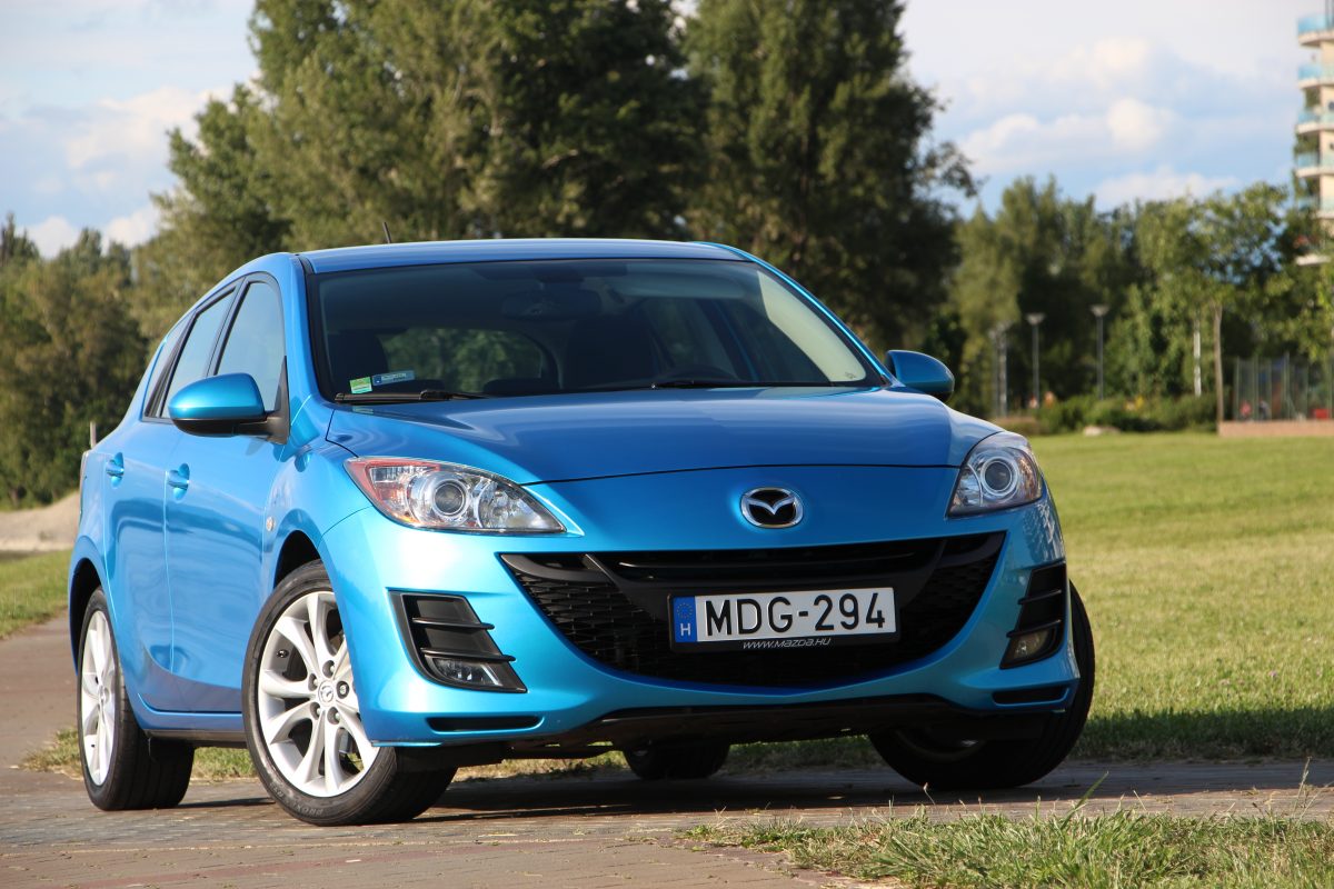 MAZDA 3