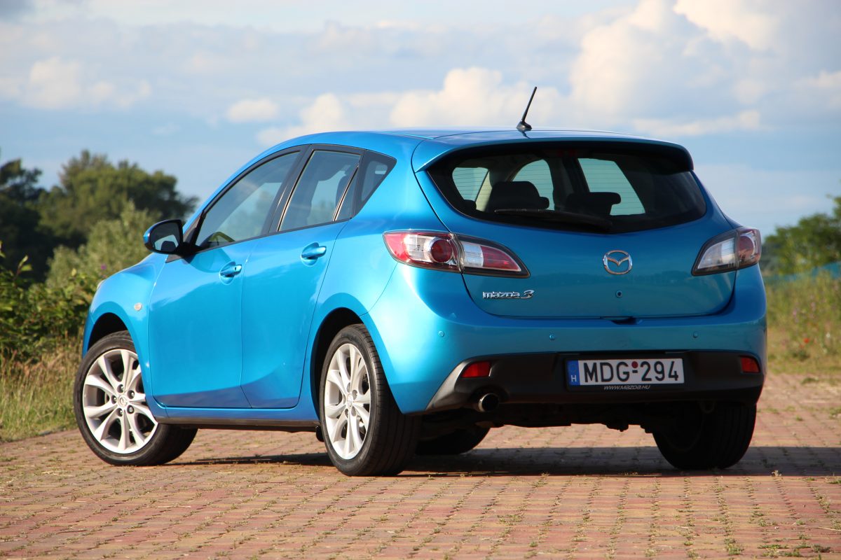 MAZDA 3