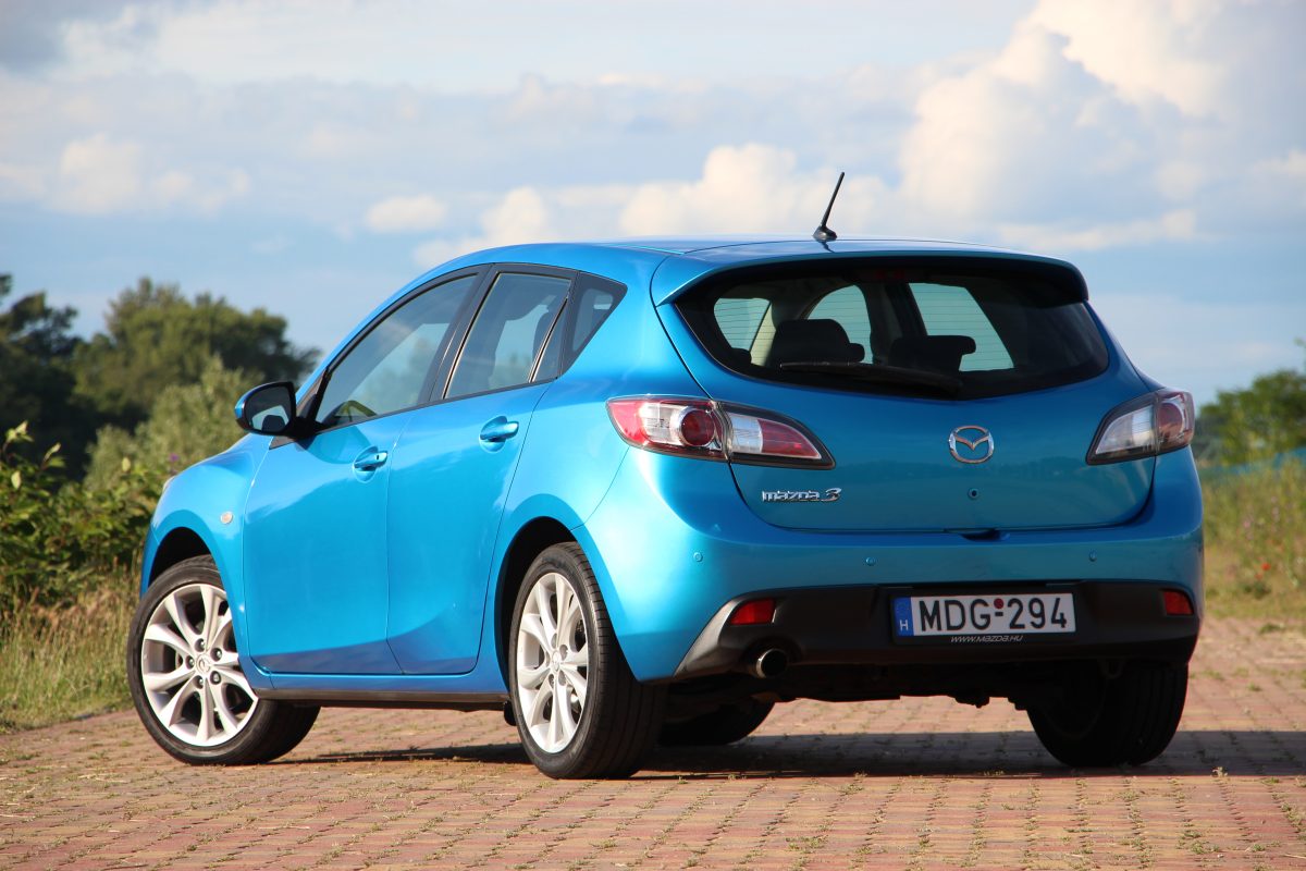 MAZDA 3