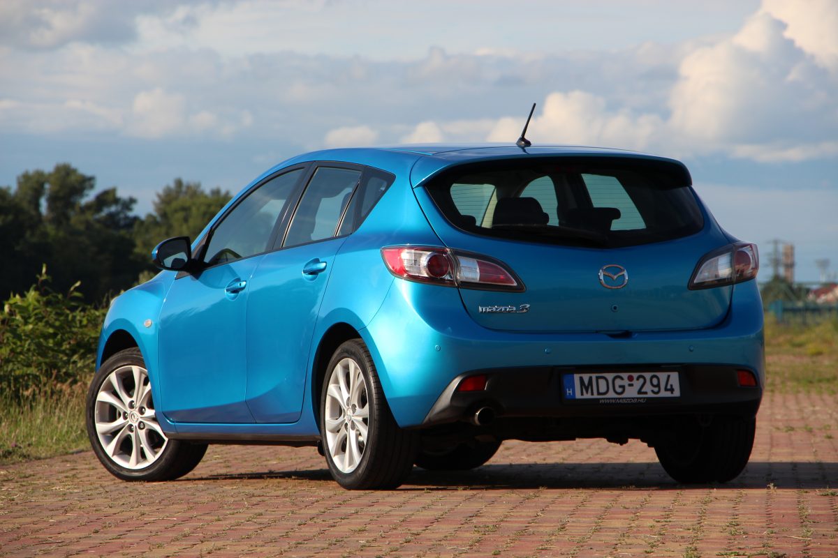 MAZDA 3
