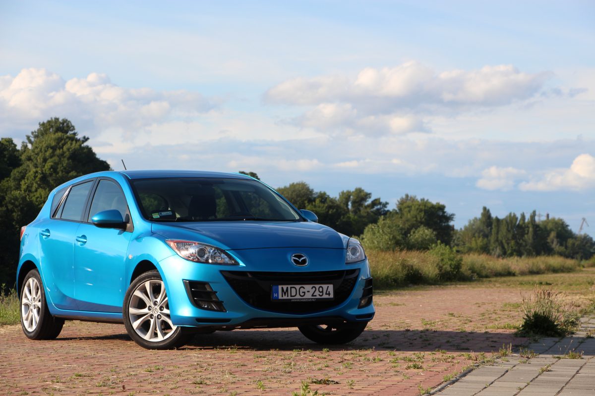 MAZDA 3
