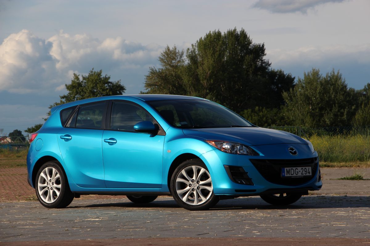 MAZDA 3