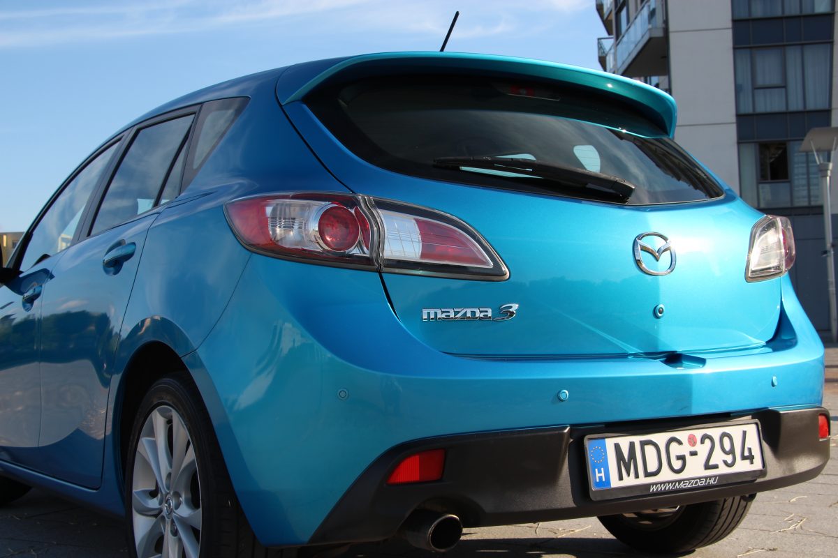 MAZDA 3