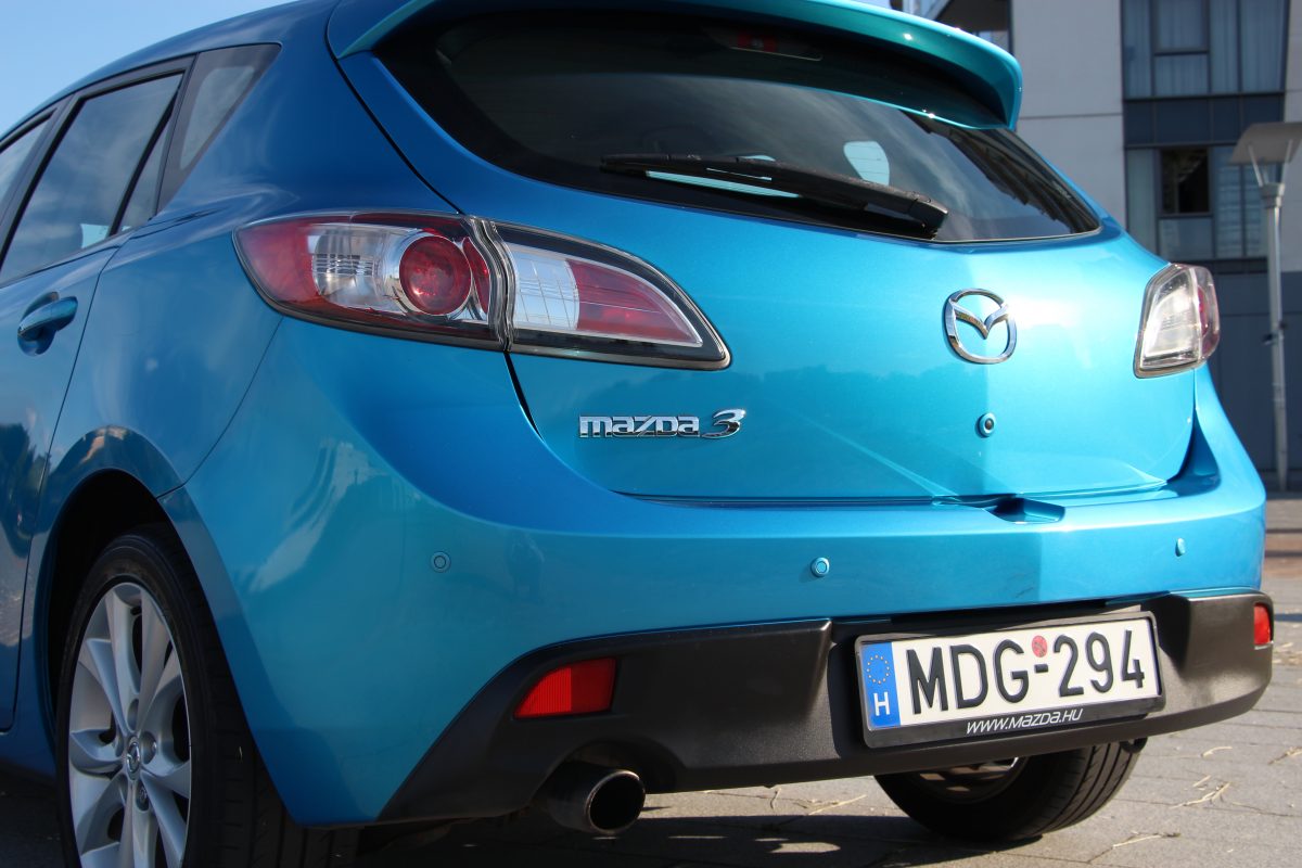 MAZDA 3