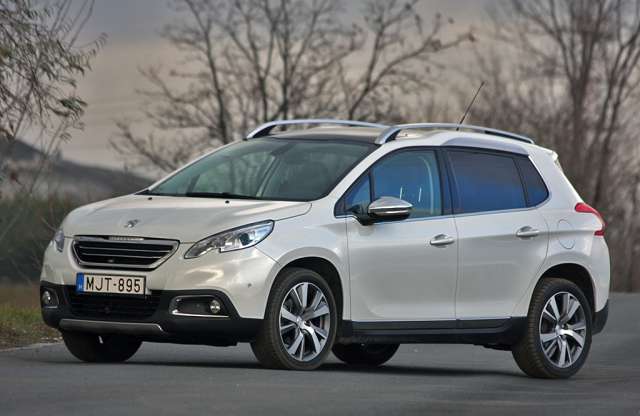 A púpos. Peugeot 2008 teszt
