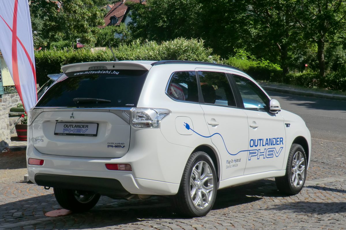 MITSUBISHI OUTLANDER