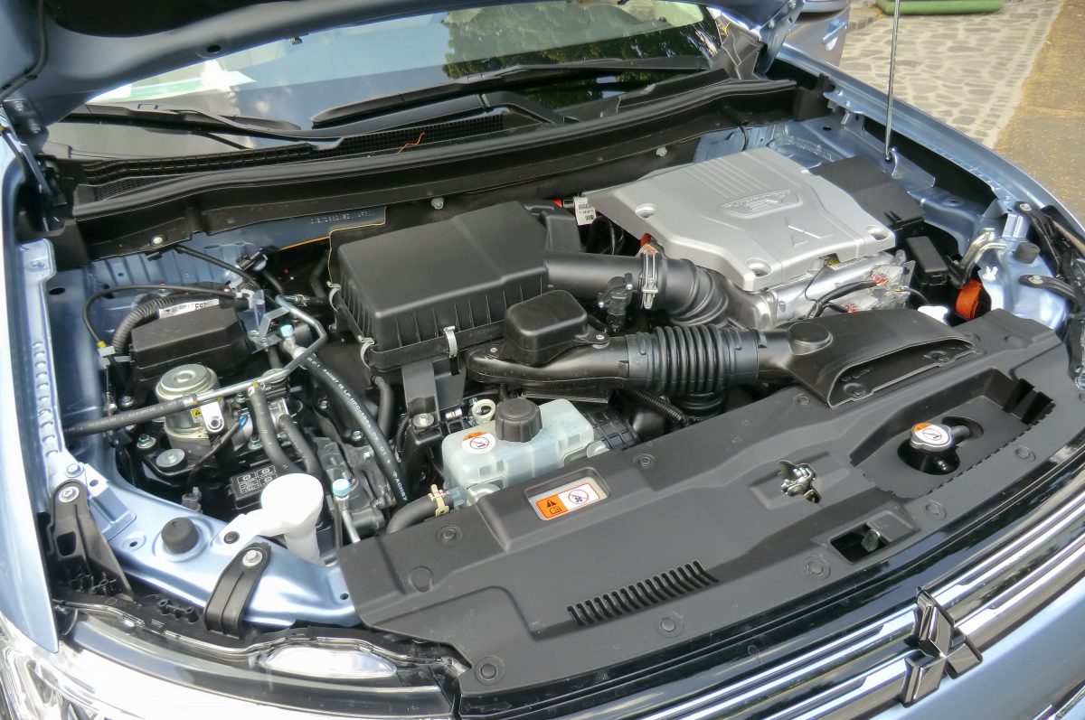 MITSUBISHI OUTLANDER