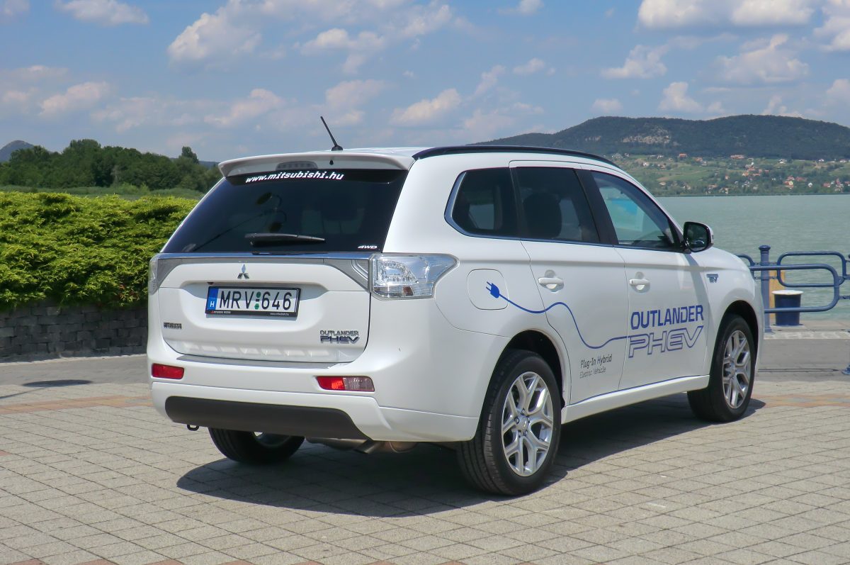 MITSUBISHI OUTLANDER