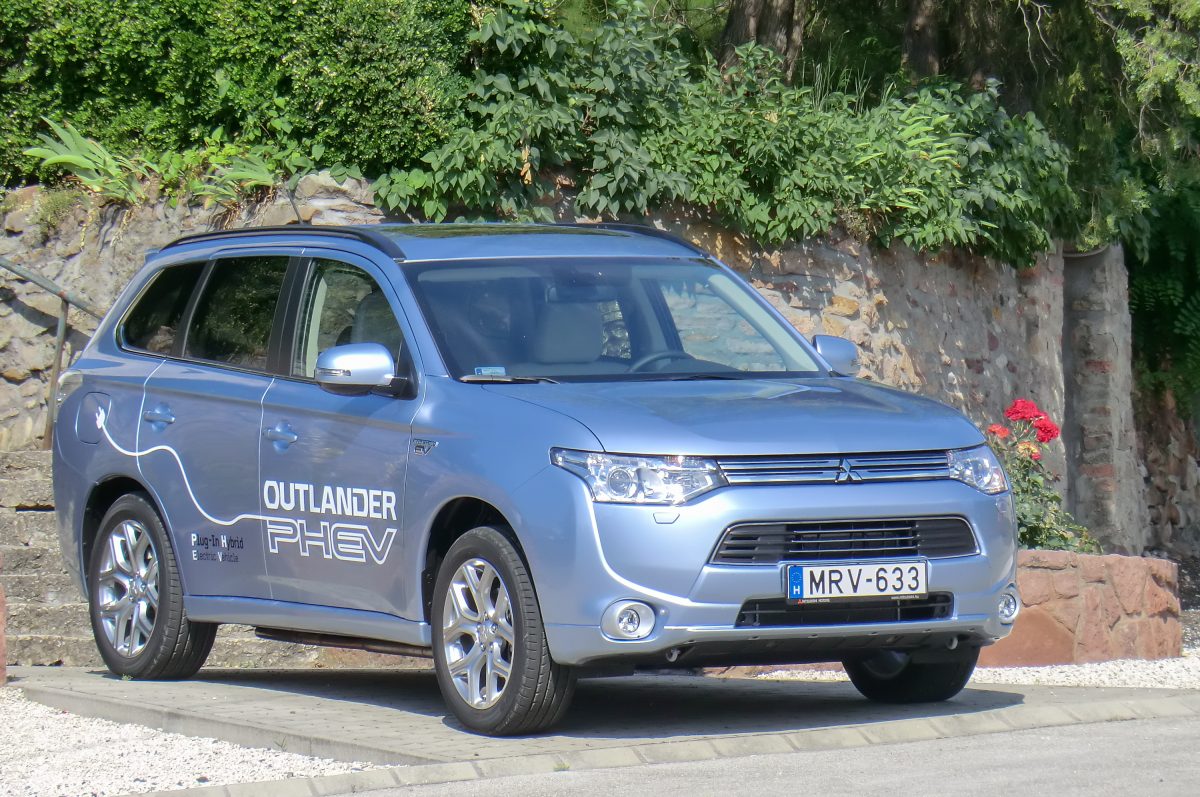 MITSUBISHI OUTLANDER