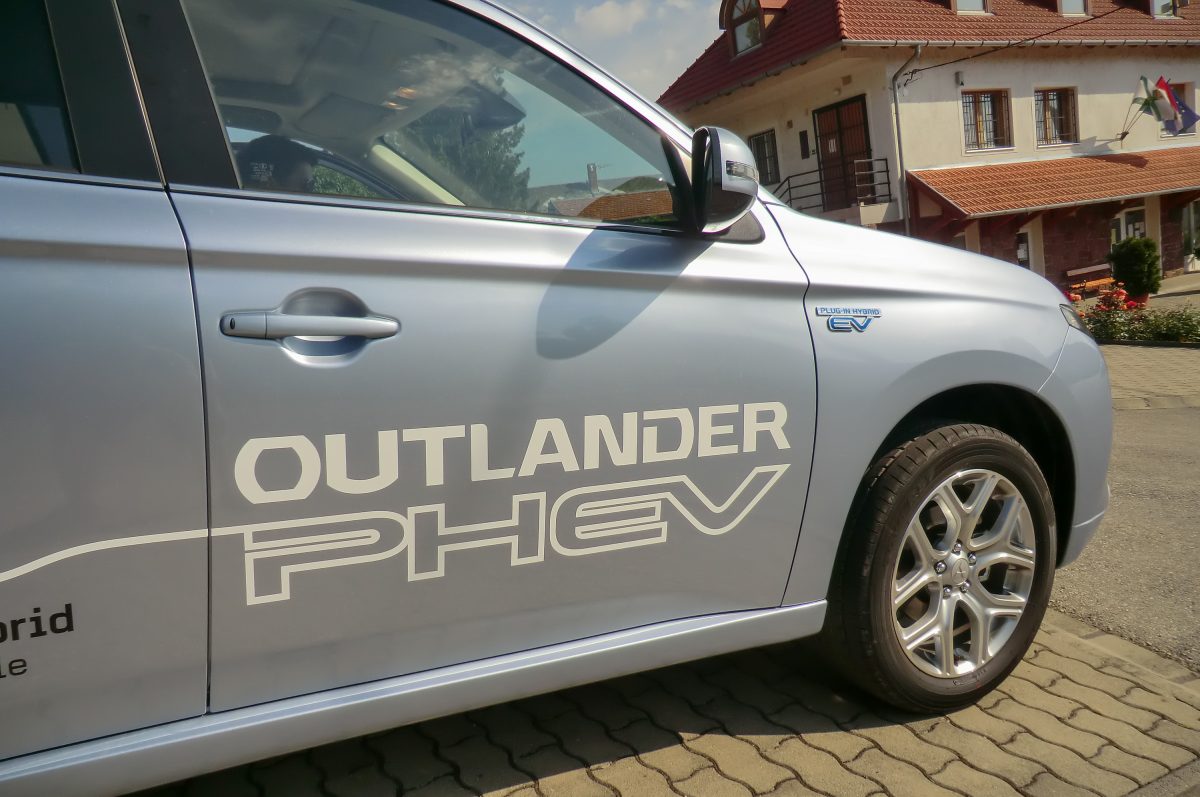 MITSUBISHI OUTLANDER