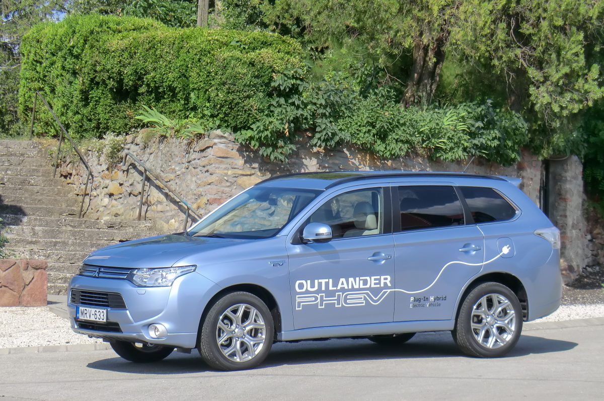 MITSUBISHI OUTLANDER