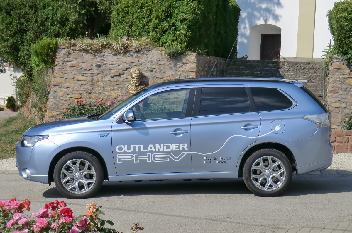 MITSUBISHI OUTLANDER