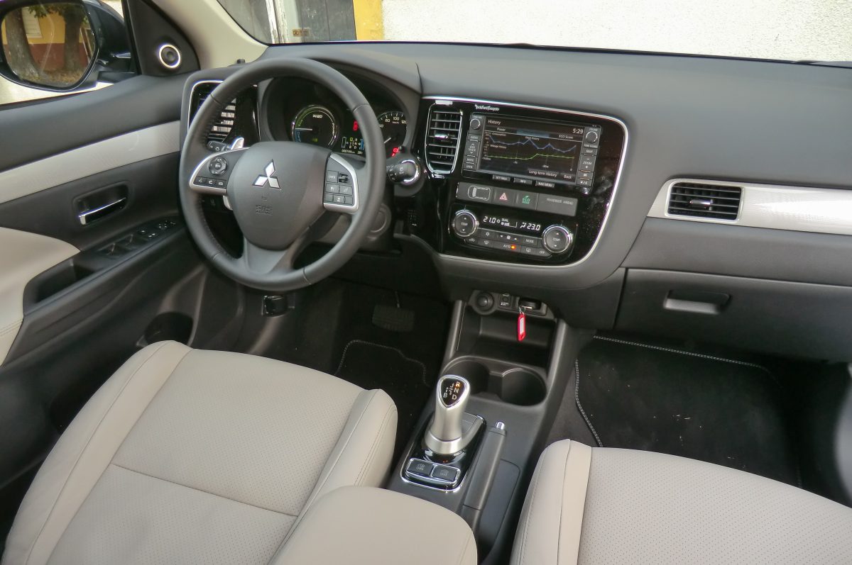 MITSUBISHI OUTLANDER