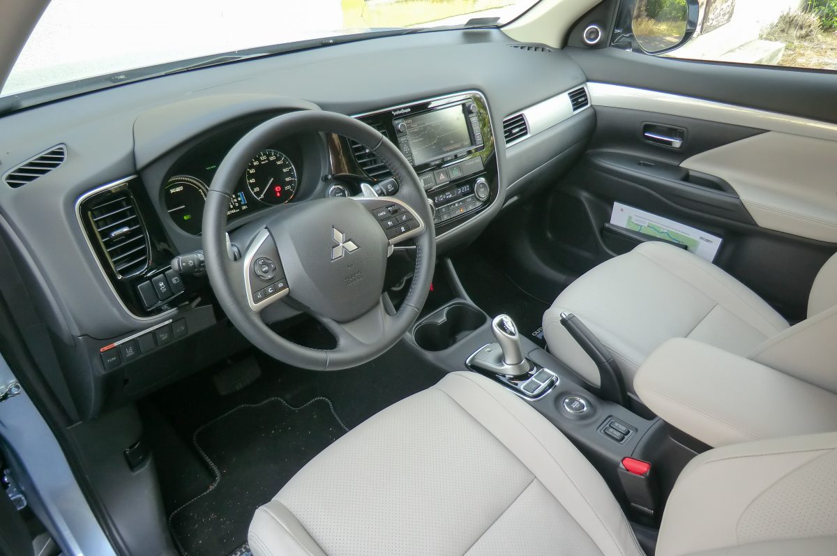 MITSUBISHI OUTLANDER