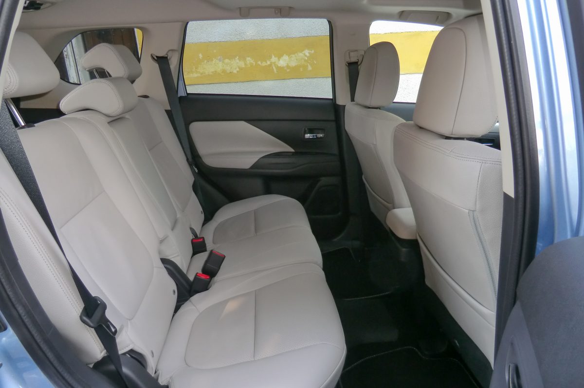 MITSUBISHI OUTLANDER