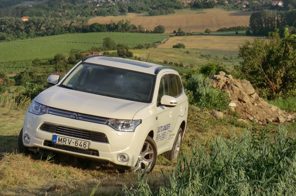 MITSUBISHI OUTLANDER