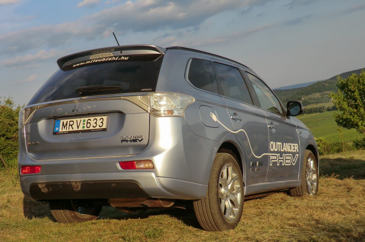 MITSUBISHI OUTLANDER