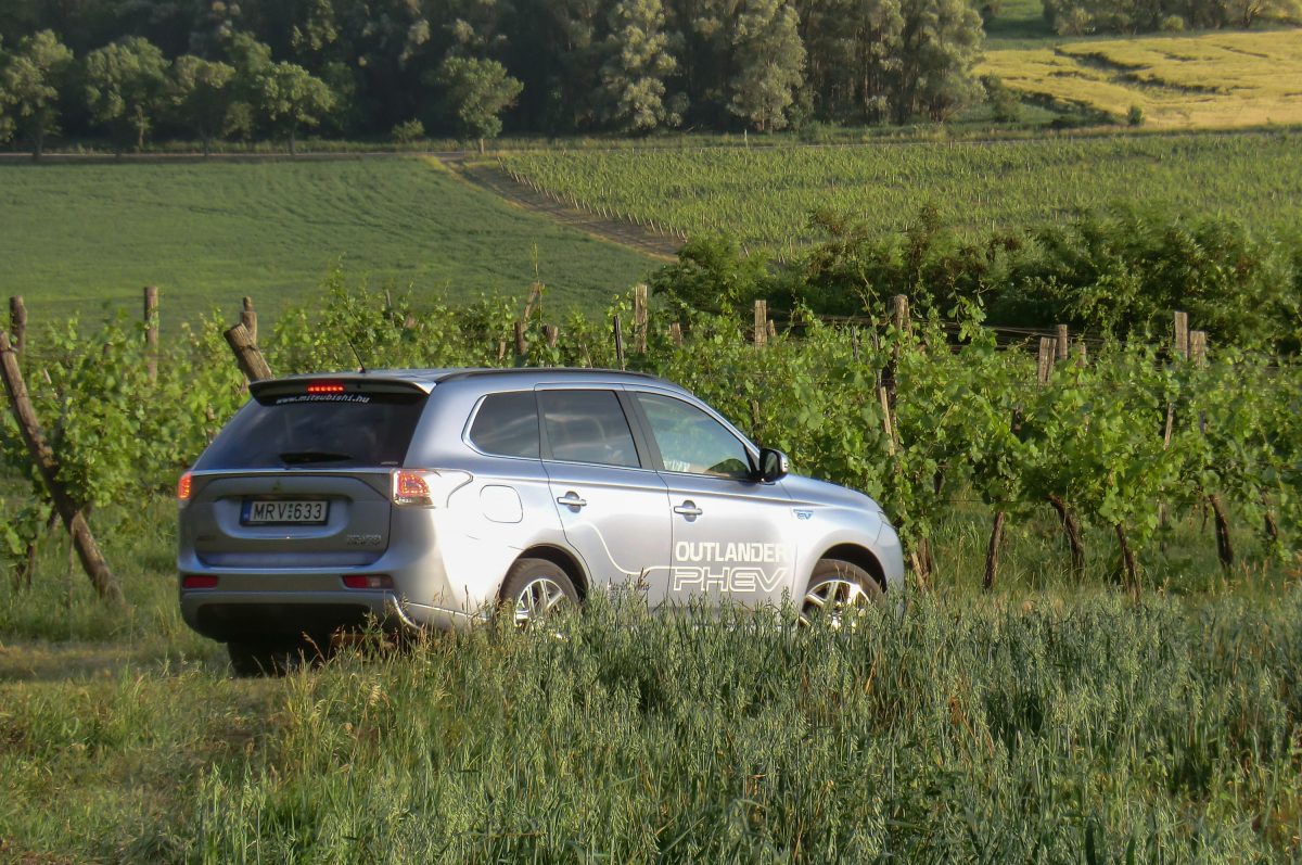 MITSUBISHI OUTLANDER