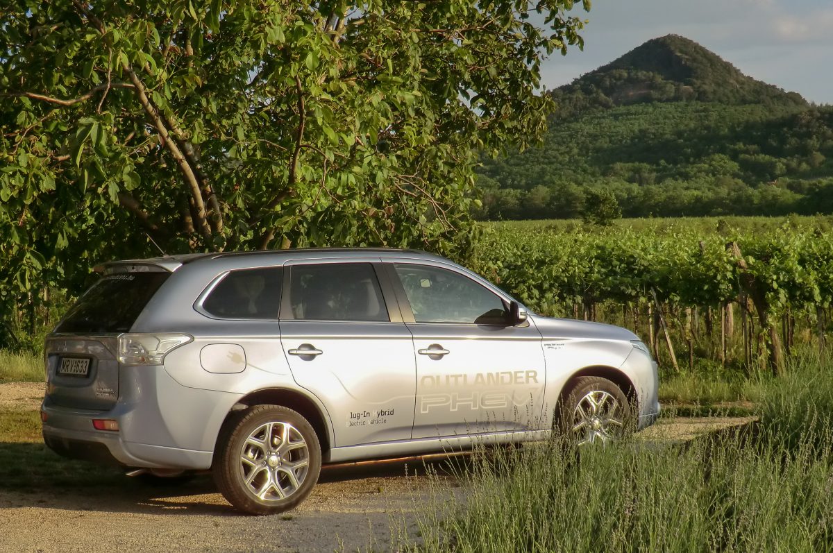 MITSUBISHI OUTLANDER