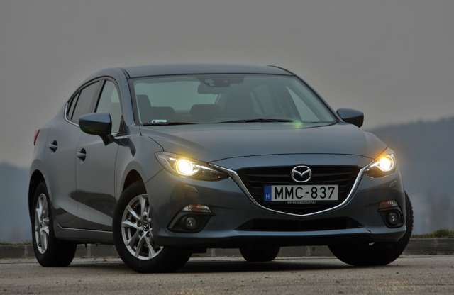 Ez lesz az év autója? Mazda3 Sedan teszt