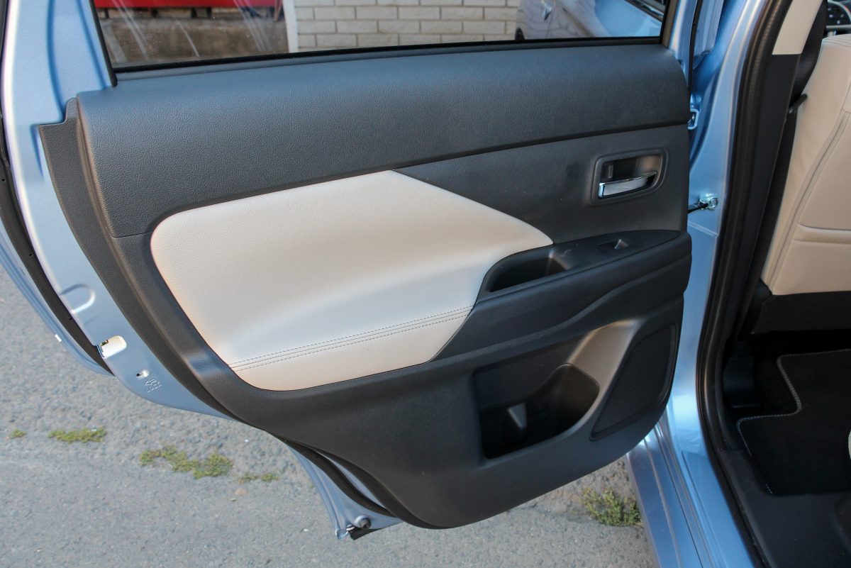 MITSUBISHI OUTLANDER