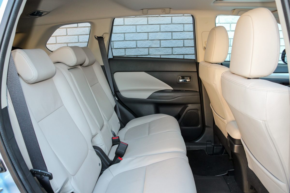 MITSUBISHI OUTLANDER