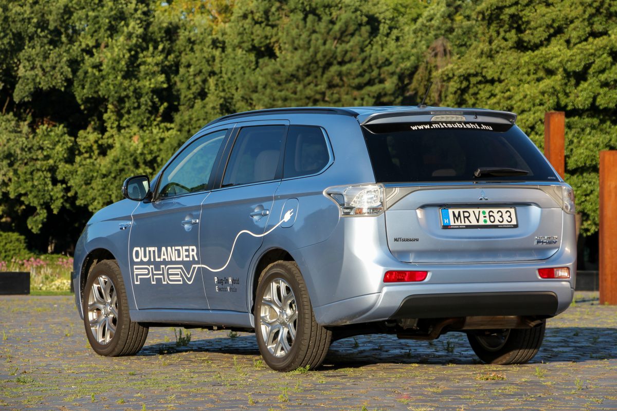 MITSUBISHI OUTLANDER