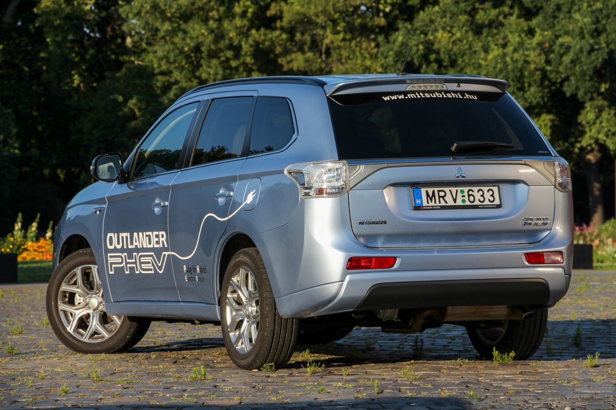 MITSUBISHI OUTLANDER