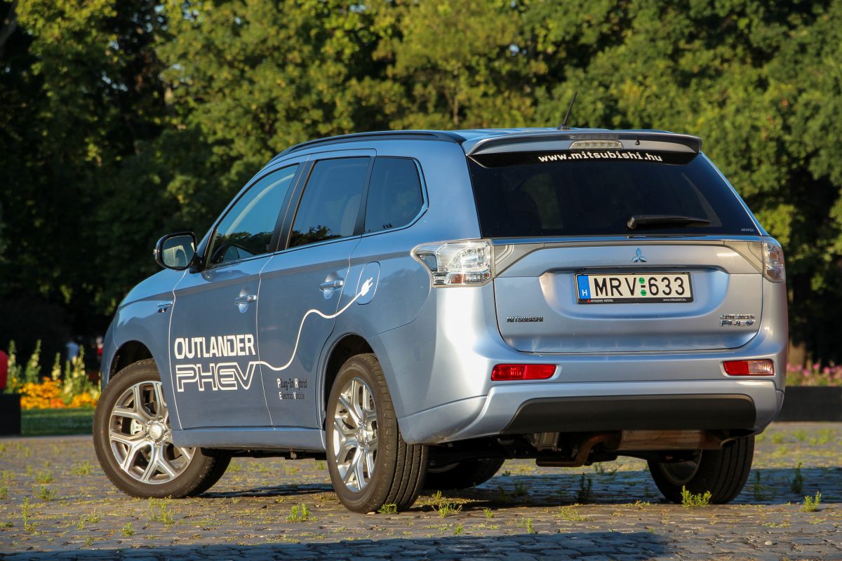 MITSUBISHI OUTLANDER