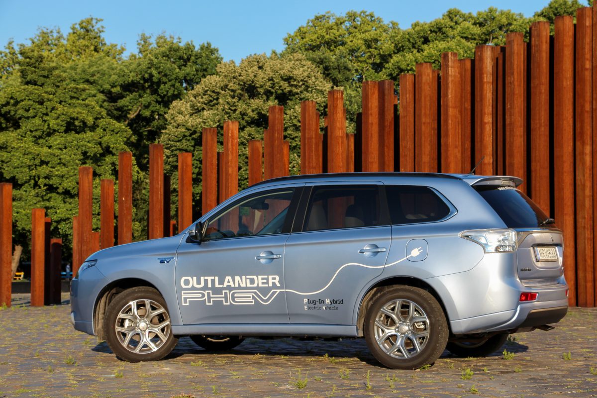 MITSUBISHI OUTLANDER